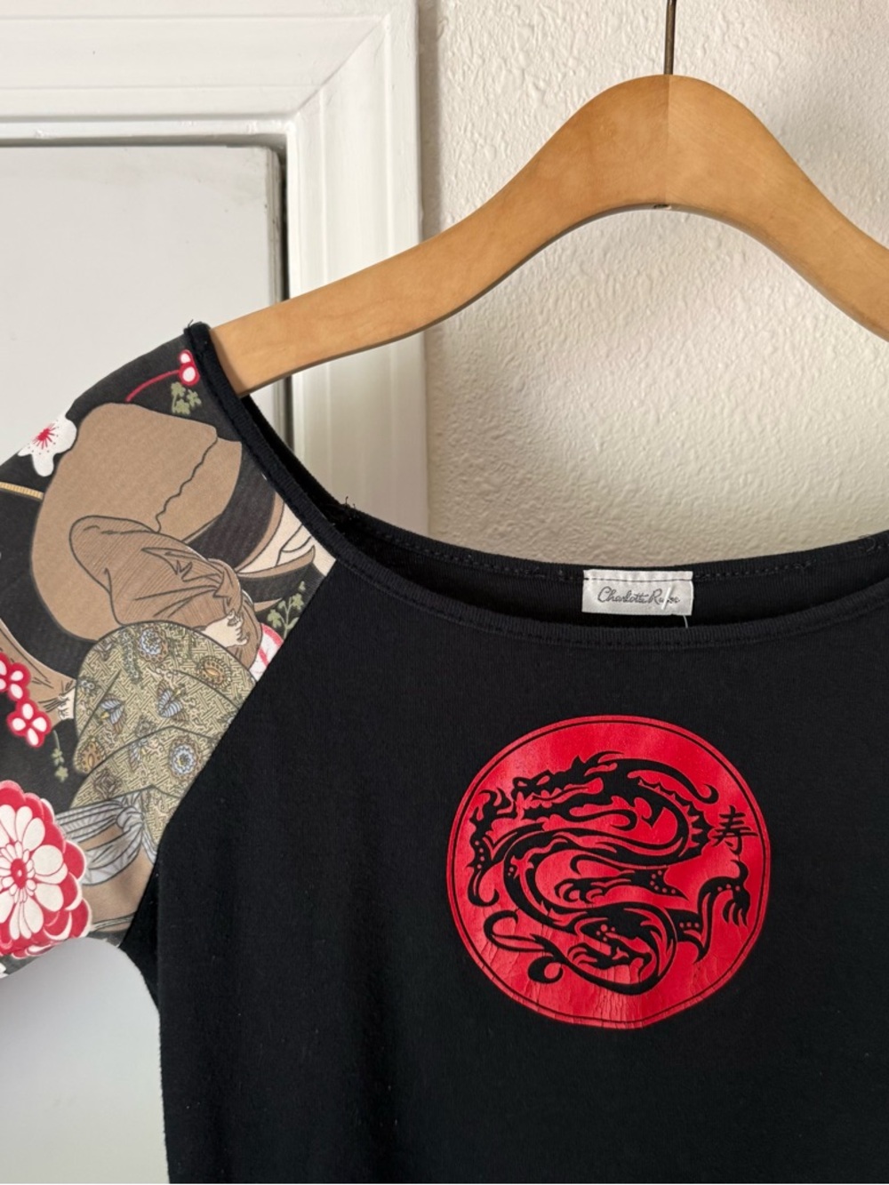 Charlotte Russe vintage y2k black raglan off shoulder geisha dragon floral top - Picture 3 of 6